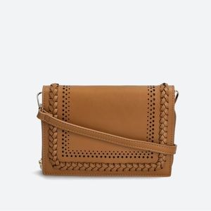 URBAN EXPRESSIONS
Nicole Crossbody